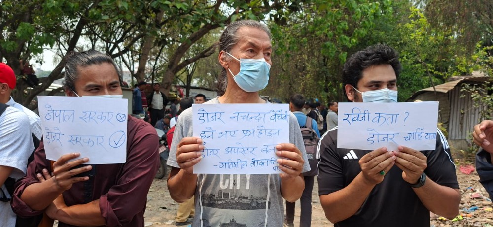 थापाथलीमा सुकुम्बासीको हुंकारः बसोबास बिना विस्थापन अस्वीकार्य