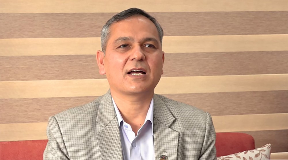 निर्वाचन सुरक्षाबारे जानकारी दिँदै गृहमन्त्री ओमप्रकाश अर्याल