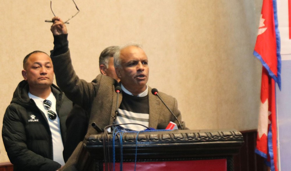 कांग्रेस नेता गुरुराज घिमिरेले भने, "जीवनभर सत्ताको चास्नीमा डुब्ने ?"