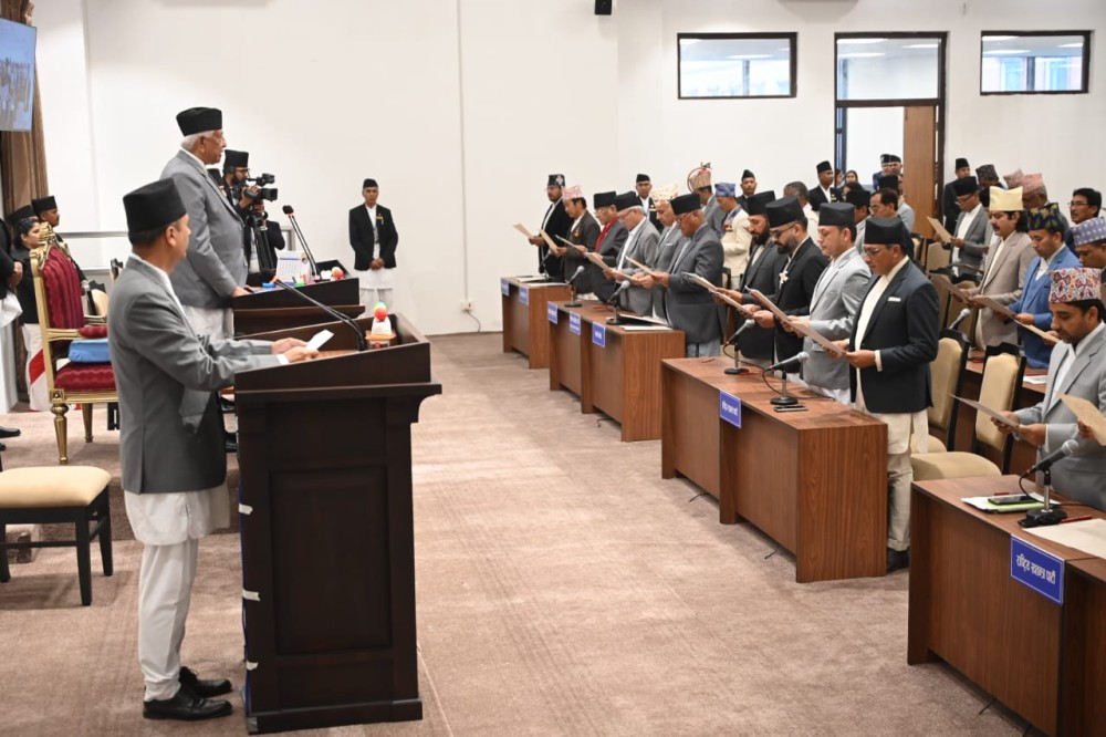 नवनिर्वाचित प्रतिनिधिसभा सदस्यको सपथ