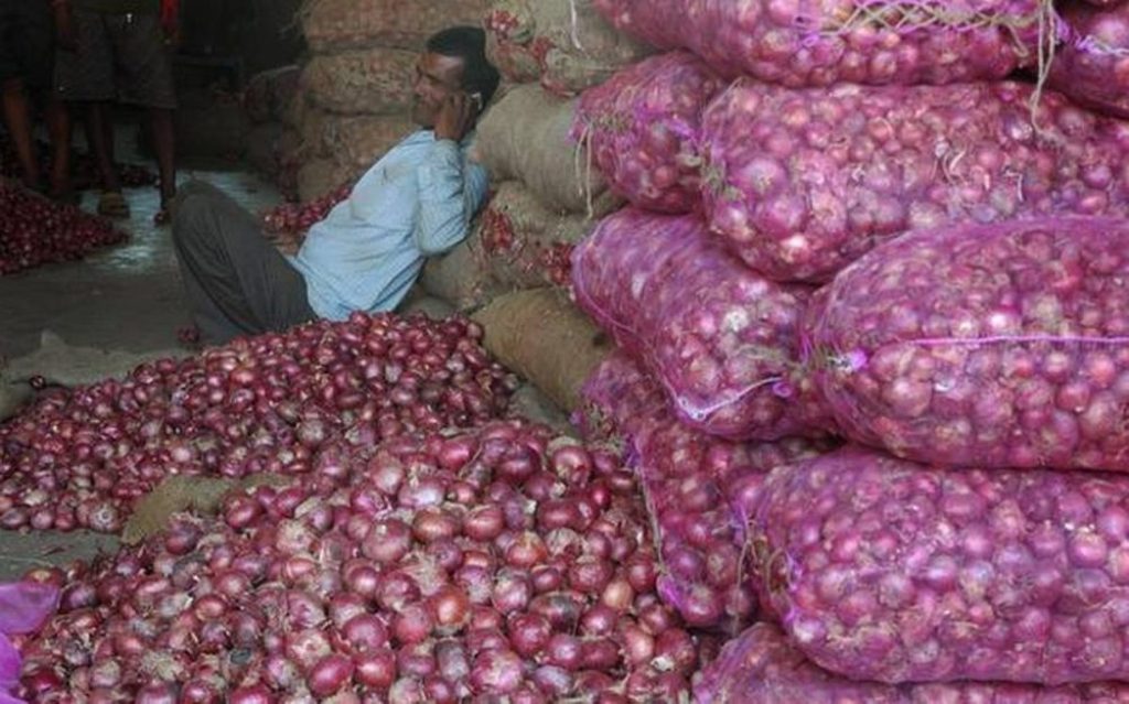 तरकारी, पानी र खाद्यान्न गरी ८ पसललाई कारबाही