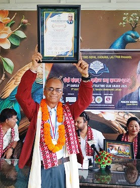 साहित्यिक सर्जक प्रकाश कुइँकेललाई संसार राष्ट्रिय साहित्य तारा सम्मान