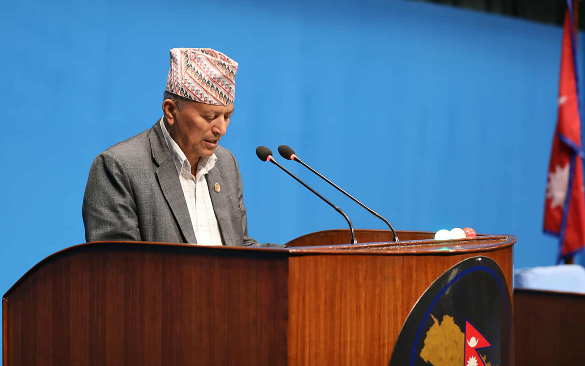 नेपाल ऐनलाई संशोधन गर्ने विधेयक, २०८२ पारित गरियोस् भन्ने प्रस्ताव प्रस्तुत गर्दै मन्त्री अधिकारी