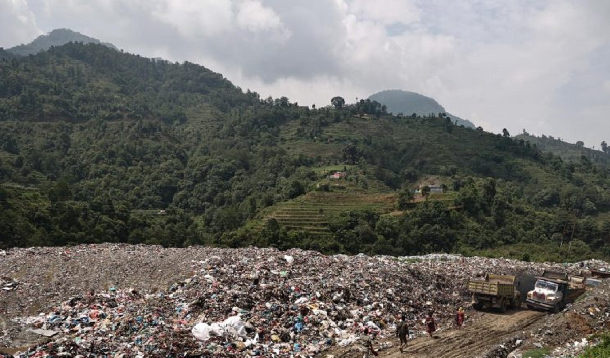 फोहर राजनीतिमा डलर