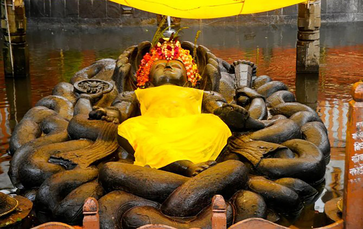 बुढानिलकण्ठमा दर्शनार्थीको ओइरो