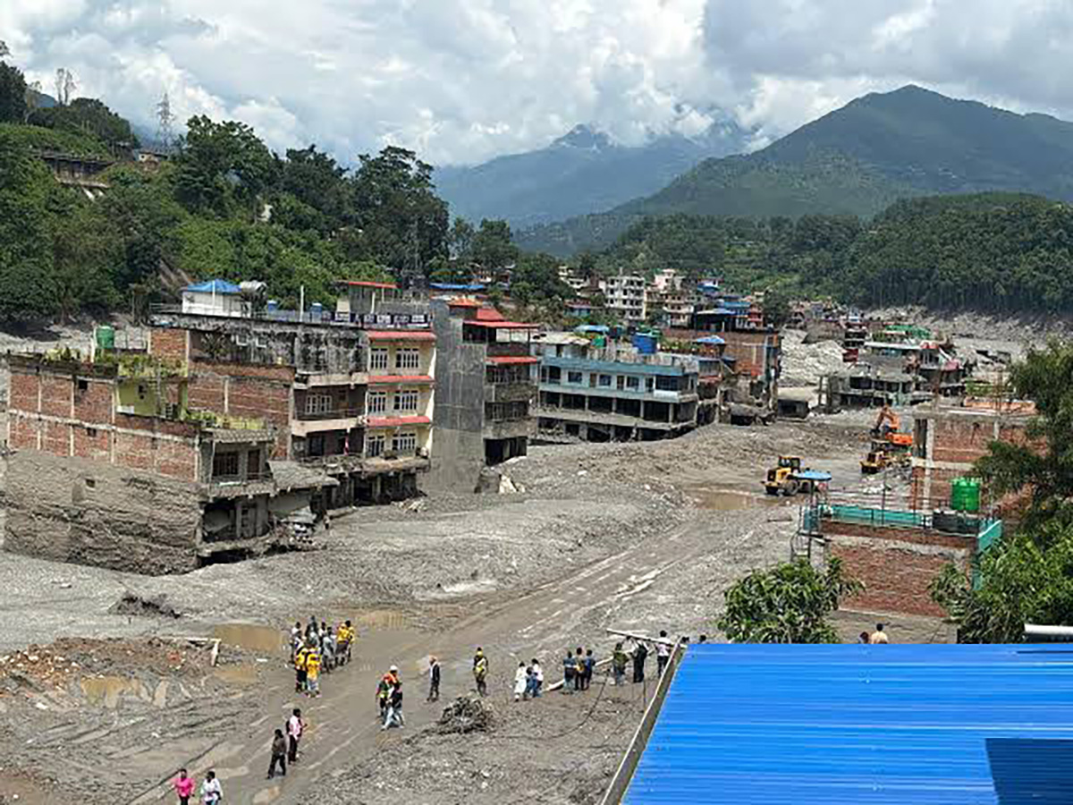 भोटेकोशी बाढीले क्षति पुर्याएको ढुङ्गेक्षेत्रको बाटो खुल्यो