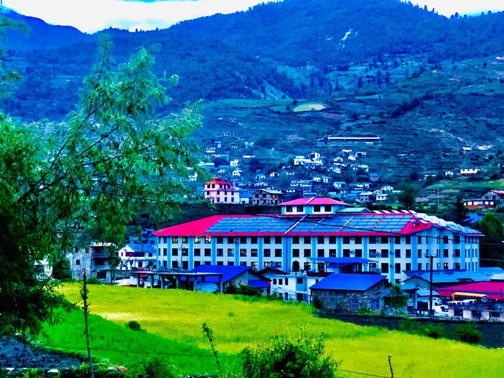सिटामोल र जीवनजल नपाएर छट्पटाउने कर्णाली अहिले अस्पताल र दक्ष चिकित्सक उत्पादनकाे केन्द्र