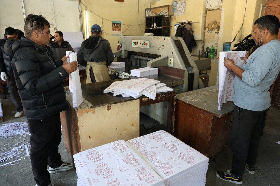 आजदेखि छपाइ भएका मतपत्र छपाइ सम्बन्धित निर्वाचन क्षेत्रमा पठाइँदै