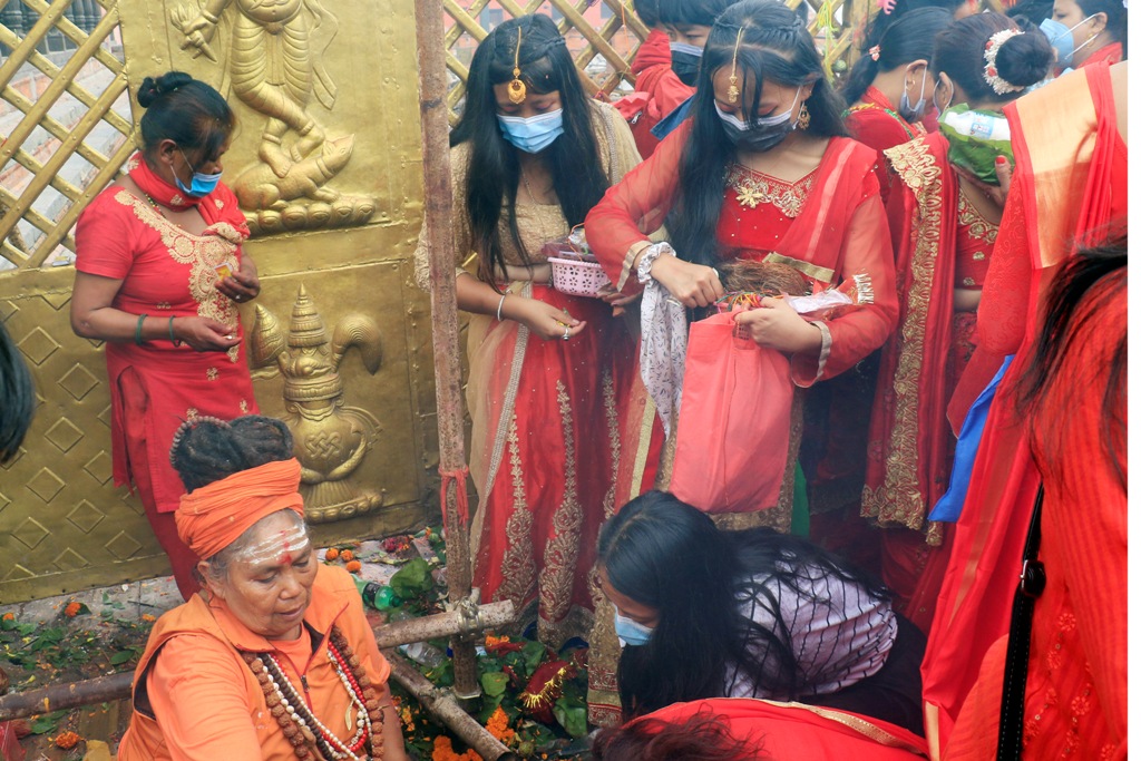 पशुपतिनाथसँगै गुह्येश्वरी, चन्द्रविनायक खुला, बिहानैदेखि भक्तजनको भीड 