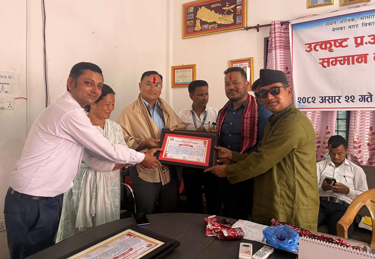 वेलका नगरपालिकाद्वारा सम्मर राईलाई 'उत्कृष्ट प्रधानअध्यापक' सम्मान प्रदान