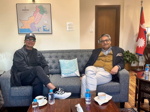 महानायक हमालले पाकिस्तानका पूर्व परराष्ट्र मन्त्री जिलानीकाे भेटमा सम्झे आफ्ना पितलाई....