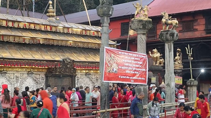 काठमाडौको गुह्येश्वरी मन्दिरमा दर्शनार्थीहरु